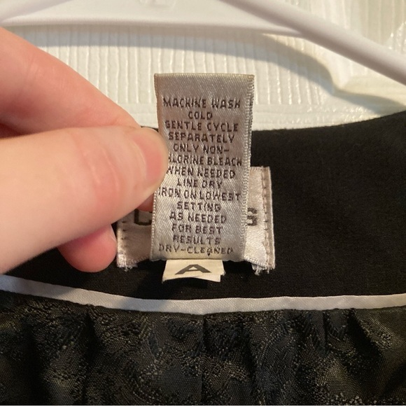 Chico’s size 1 black button-up jacket with paisley interior lining fabric - Picture 8 of 10